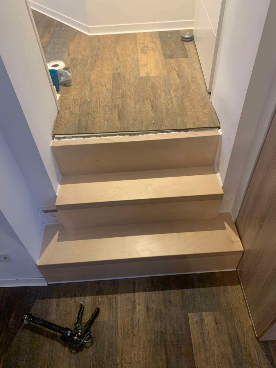Montage von Holztreppe durch JV-Montagen