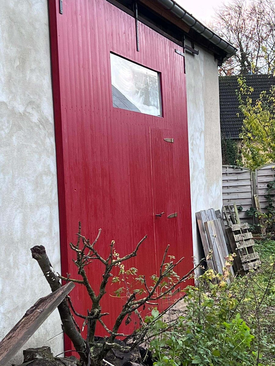 maßgefertigte Holztür von JV-Montagen